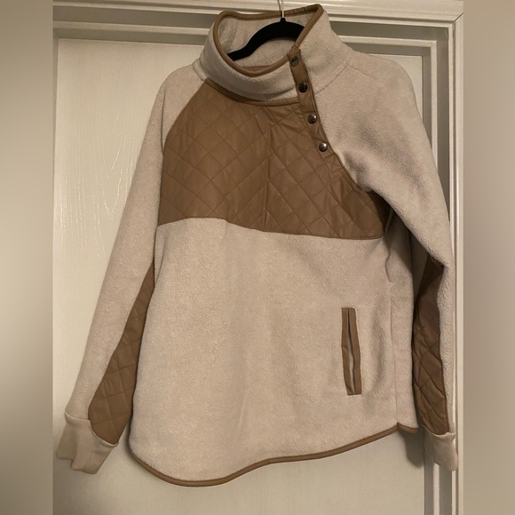 Abercrombie & Fitch Cream Fleece Quilted Pullover with Snap Neckline - Picture 2 of 3